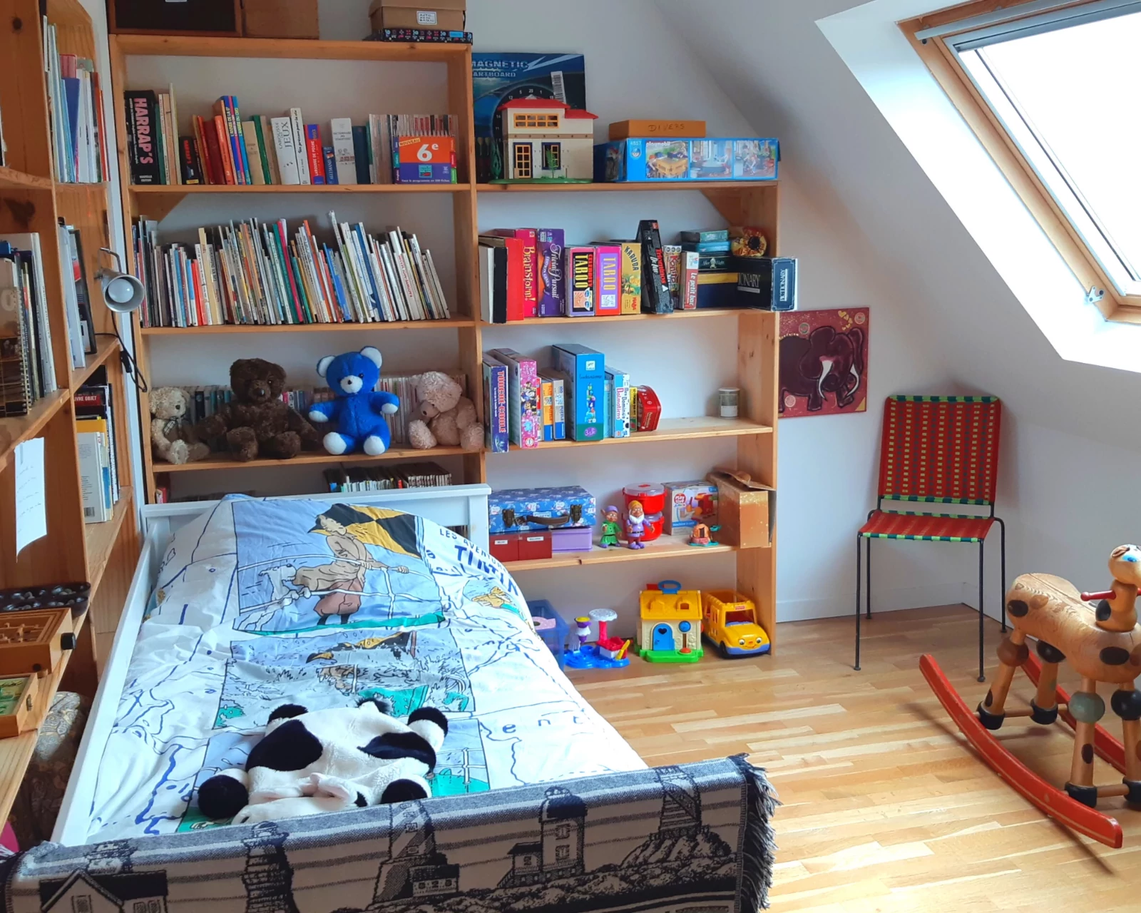 Chambre enfant avec jouets - Maison du Ster