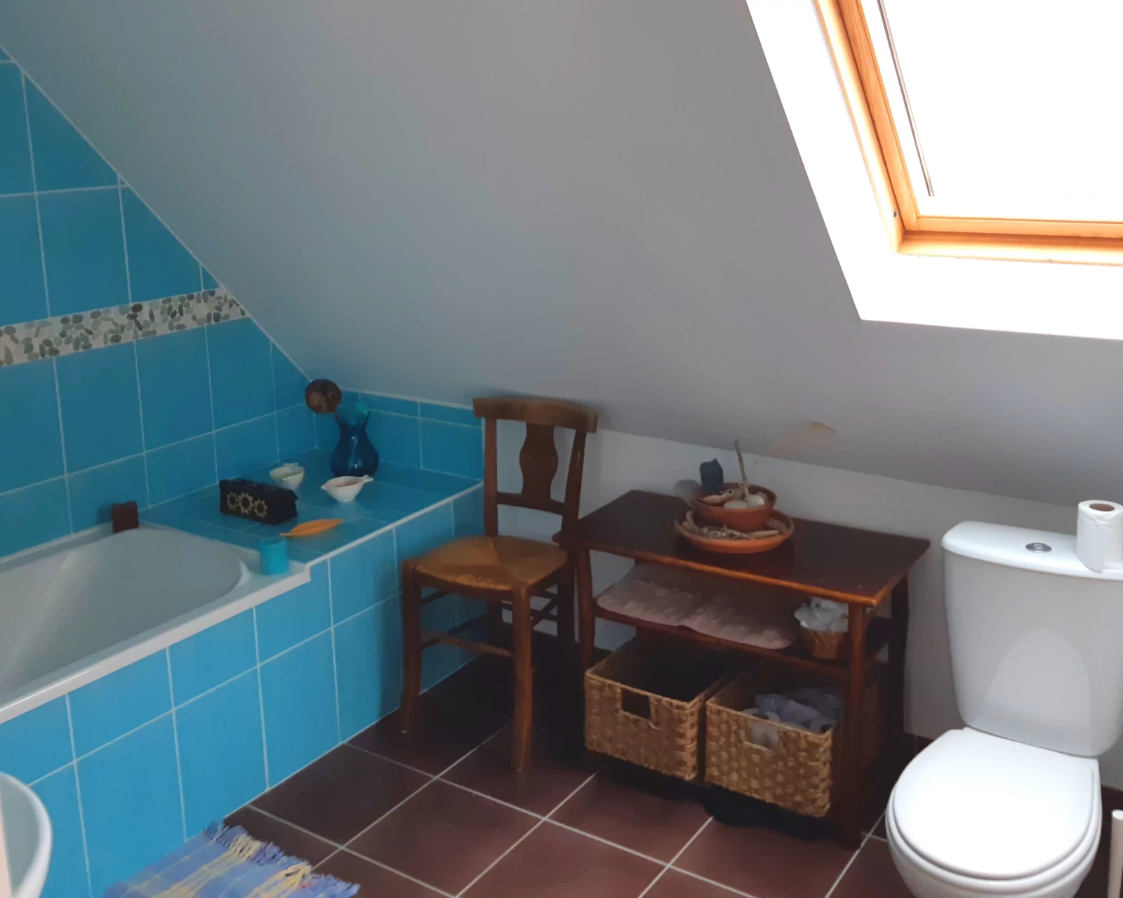 Salle de bain avec baignoire 1er étage - Location Maison Loctudy